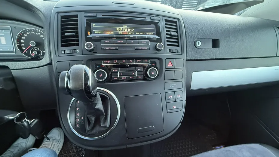 VOLKSWAGEN Multivan -