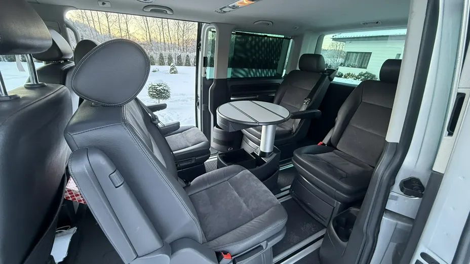 VOLKSWAGEN Multivan -