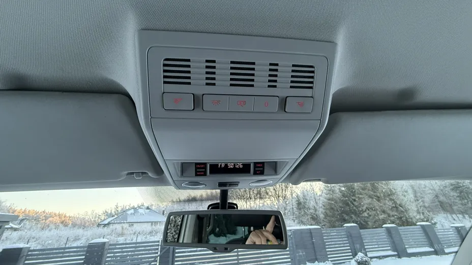 VOLKSWAGEN Multivan -