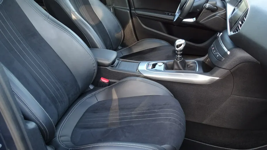 PEUGEOT 308 -