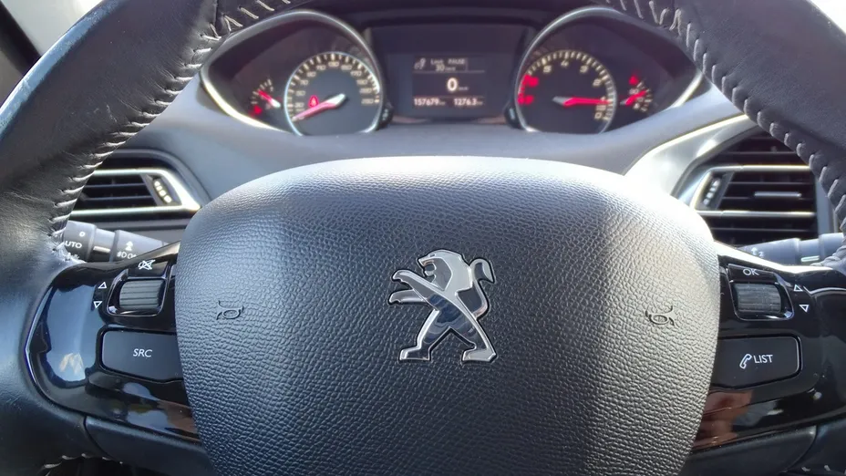 PEUGEOT 308 -