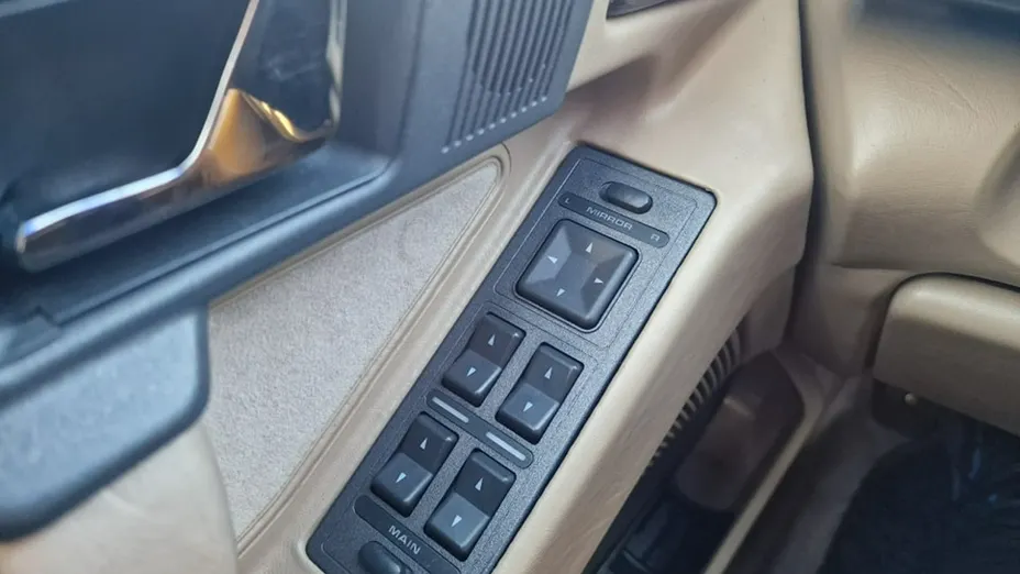 ROVER 827 -