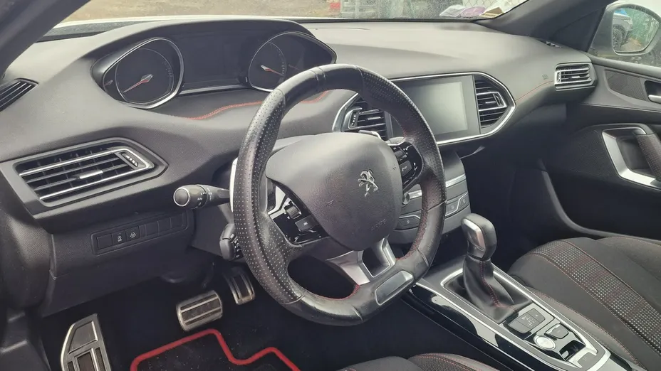 PEUGEOT 308 -
