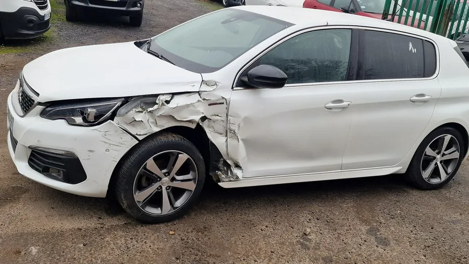 PEUGEOT 308 -