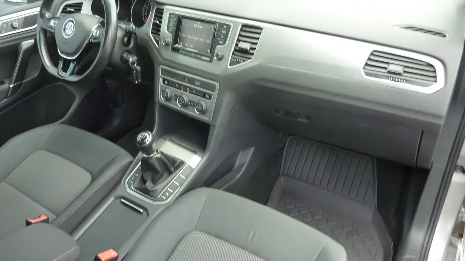 VOLKSWAGEN Golf Sportsvan -