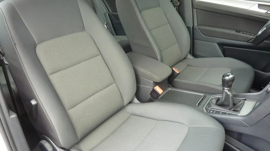 VOLKSWAGEN Golf Sportsvan -