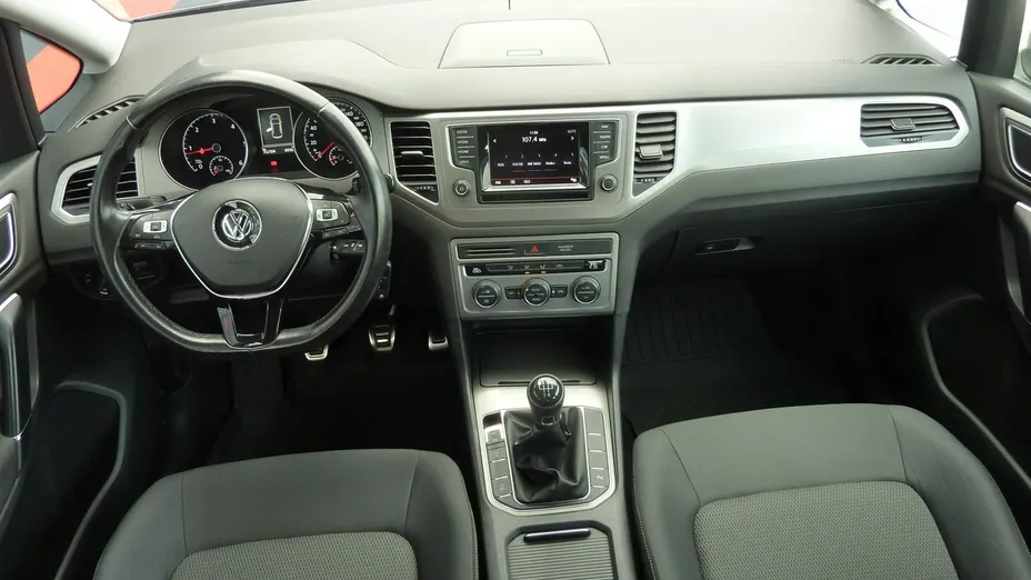 VOLKSWAGEN Golf Sportsvan -