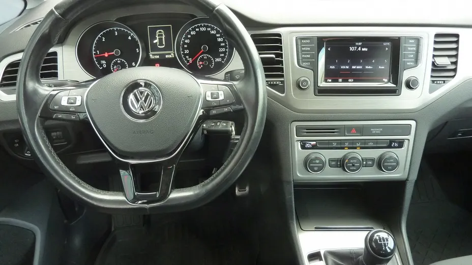 VOLKSWAGEN Golf Sportsvan -