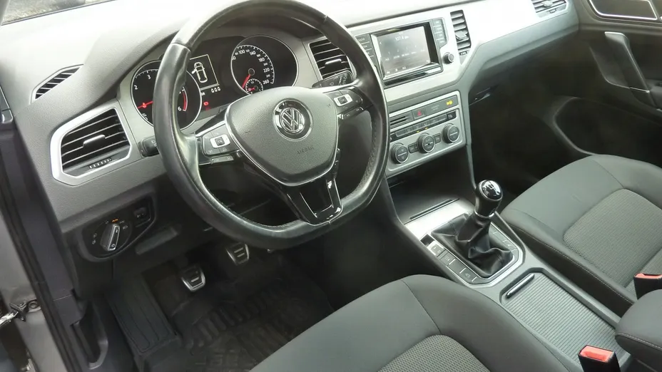 VOLKSWAGEN Golf Sportsvan -
