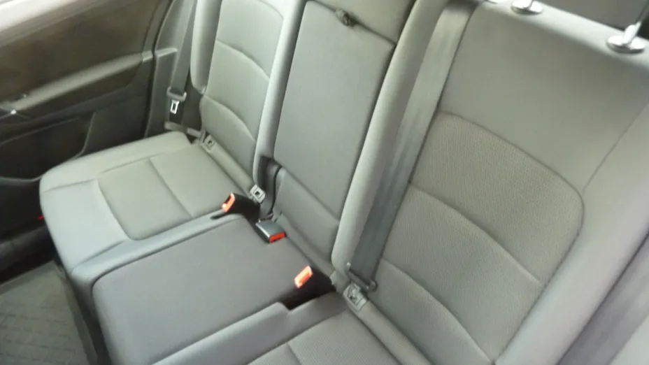VOLKSWAGEN Golf Sportsvan -