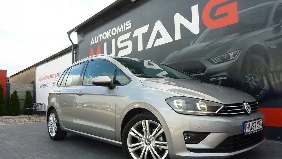 VOLKSWAGEN Golf Sportsvan -