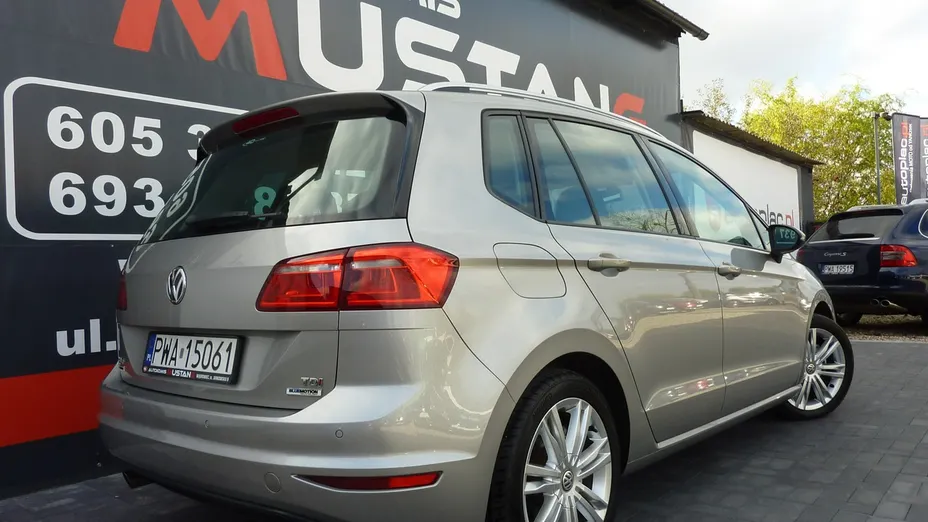 VOLKSWAGEN Golf Sportsvan -