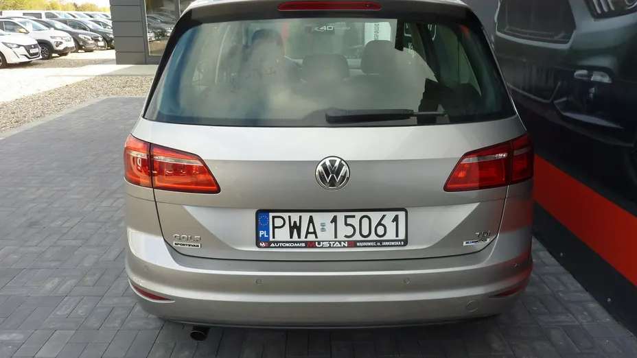 VOLKSWAGEN Golf Sportsvan -