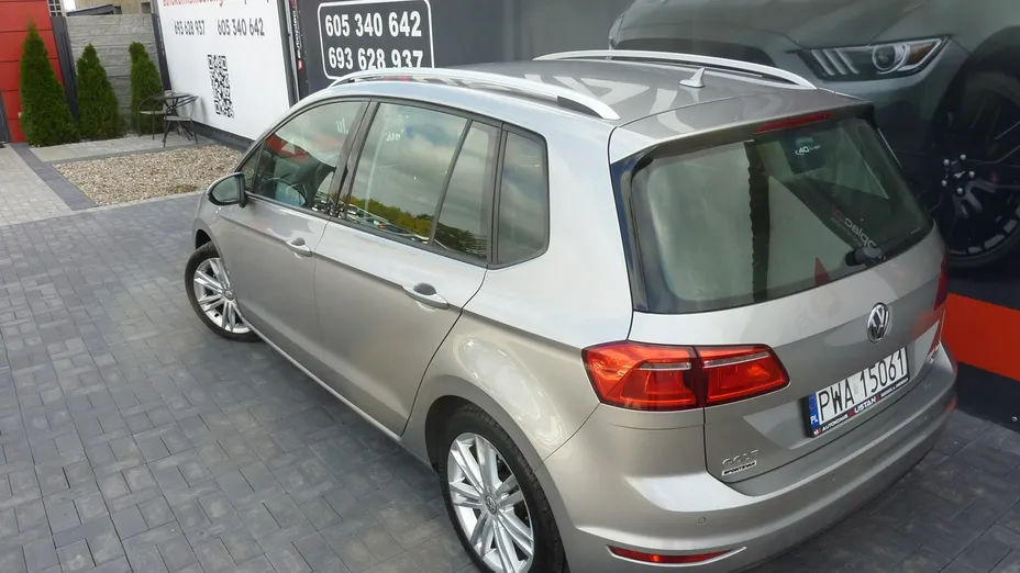 VOLKSWAGEN Golf Sportsvan -