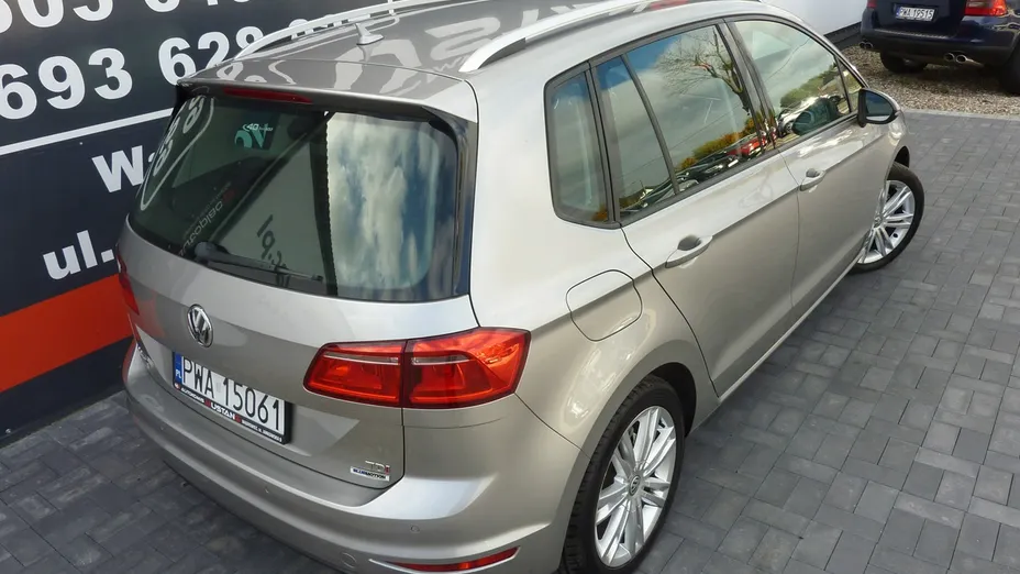 VOLKSWAGEN Golf Sportsvan -