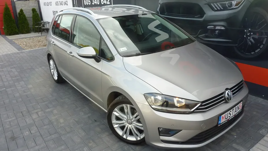 VOLKSWAGEN Golf Sportsvan -