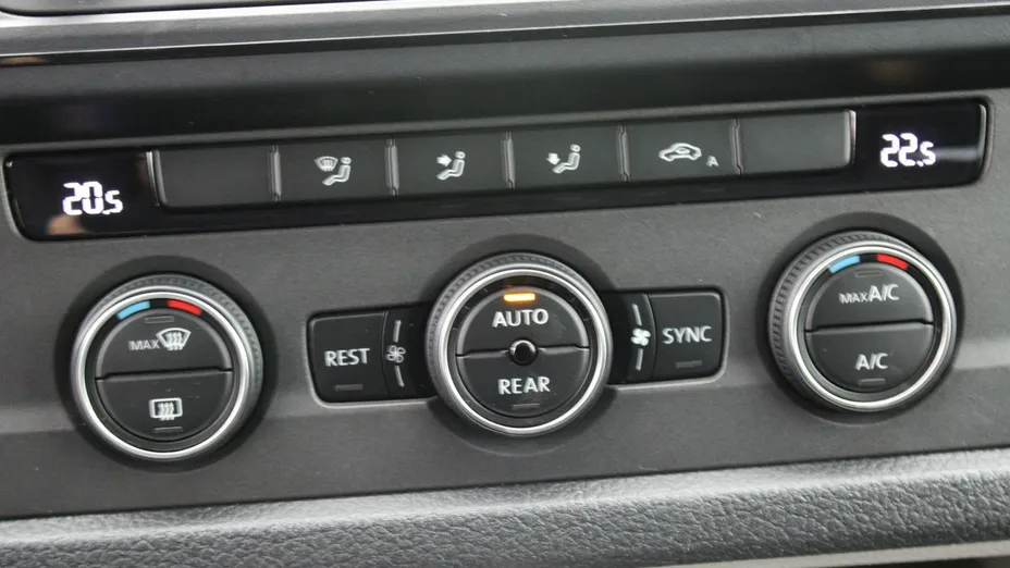 VOLKSWAGEN Caravelle -