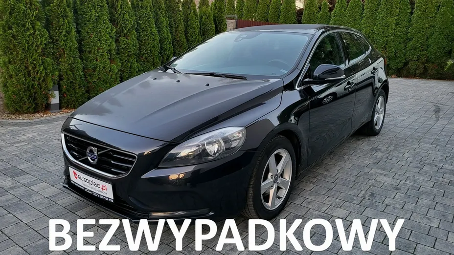 VOLVO V40 -
