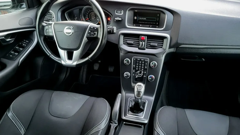 VOLVO V40 -