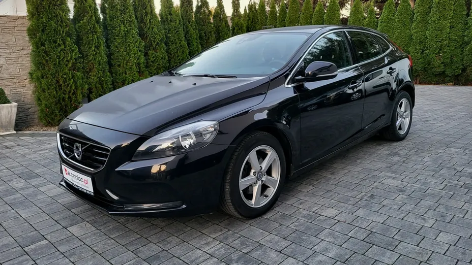 VOLVO V40 -
