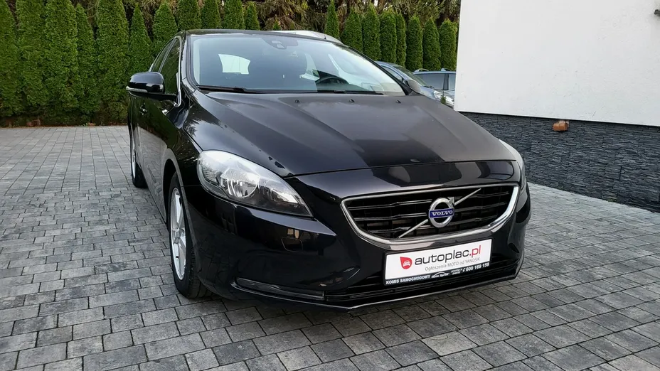 VOLVO V40 -