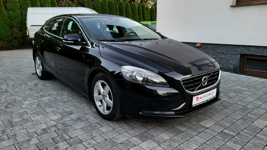 VOLVO V40 -