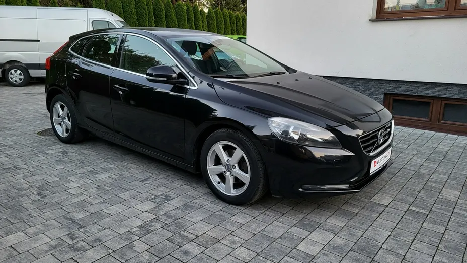 VOLVO V40 -