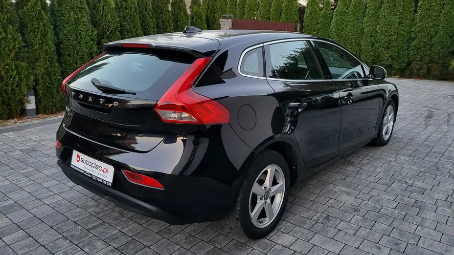VOLVO V40 -