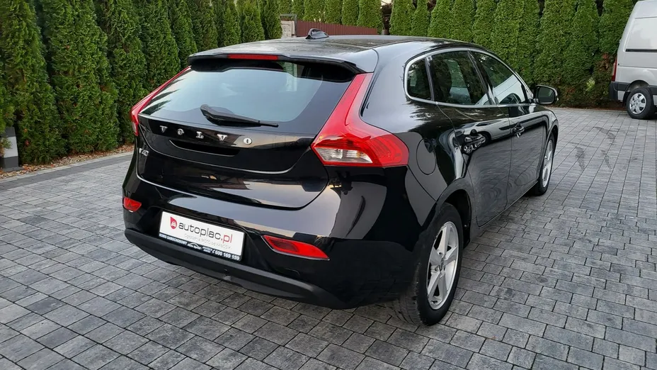VOLVO V40 -
