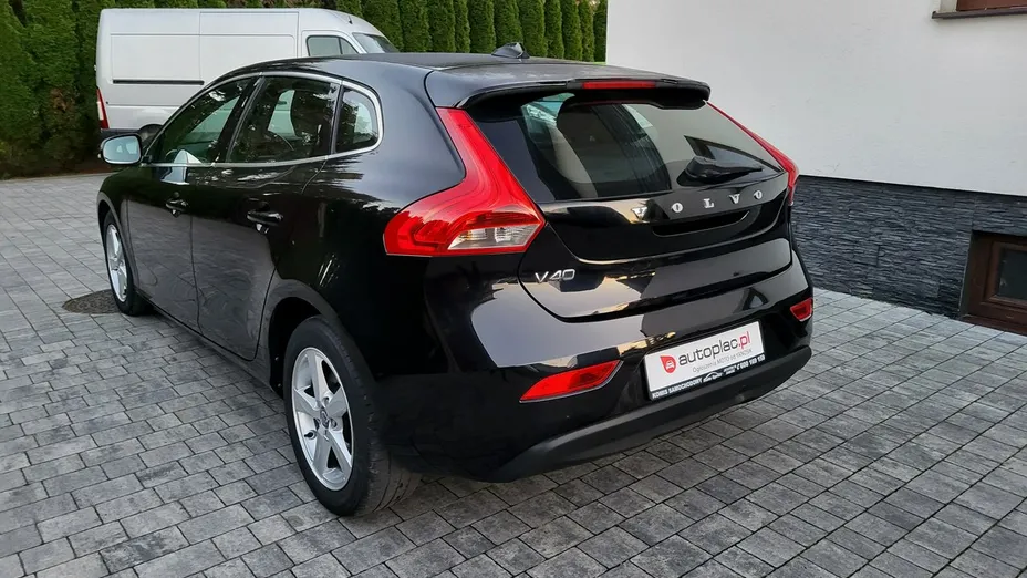 VOLVO V40 -