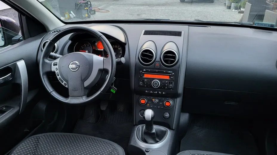 NISSAN Qashqai -