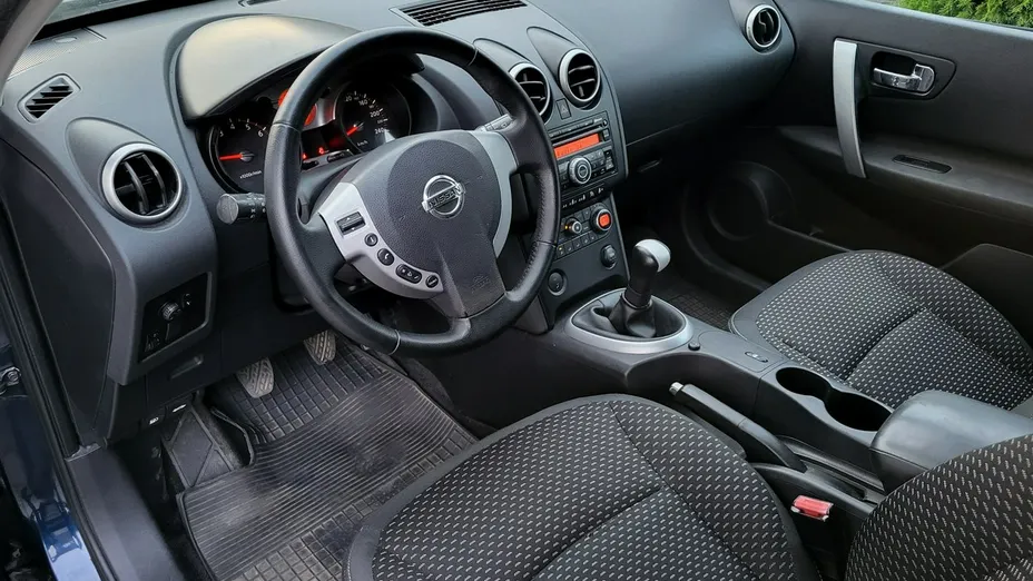 NISSAN Qashqai -