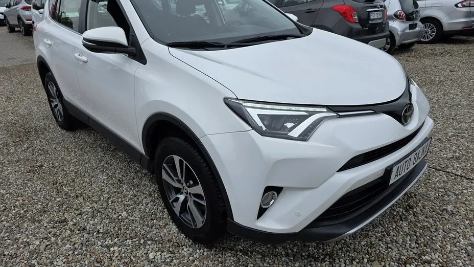 TOYOTA RAV4 -