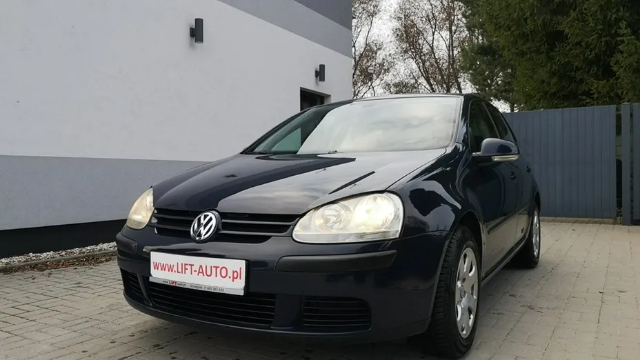 VOLKSWAGEN Golf -