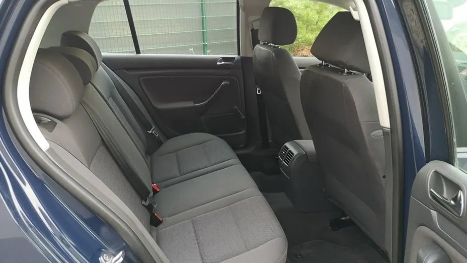 VOLKSWAGEN Golf -