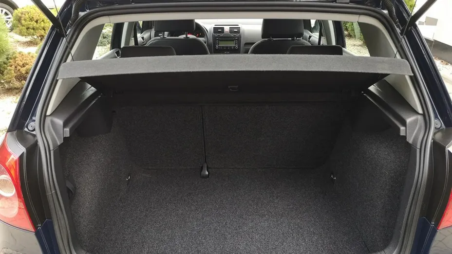 VOLKSWAGEN Golf -