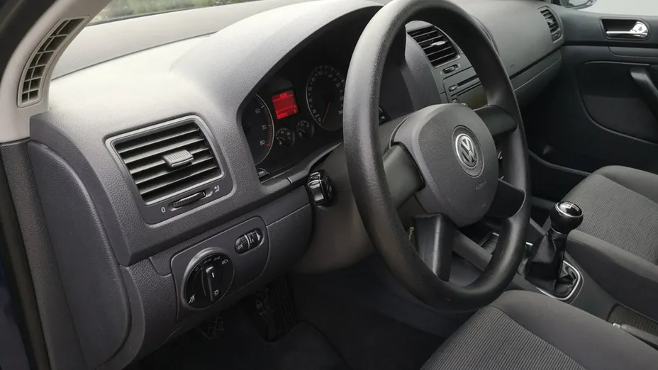 VOLKSWAGEN Golf -