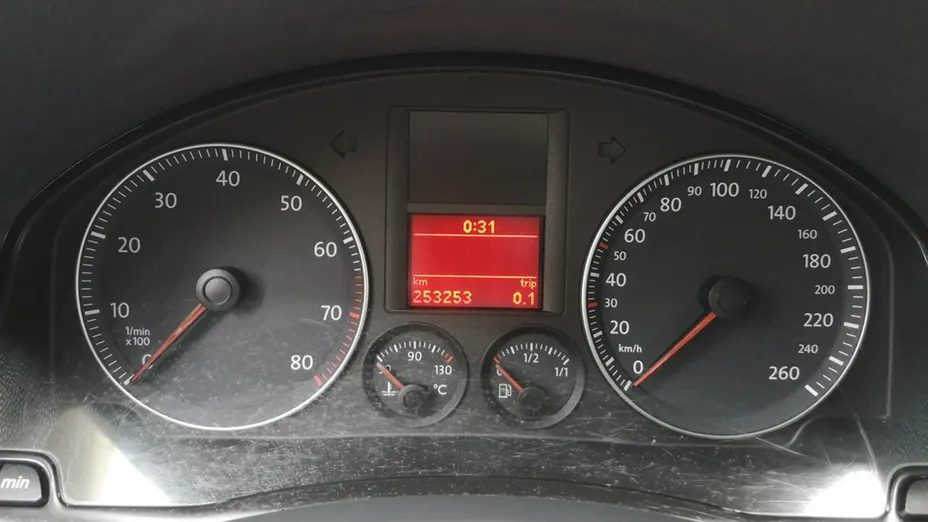 VOLKSWAGEN Golf -