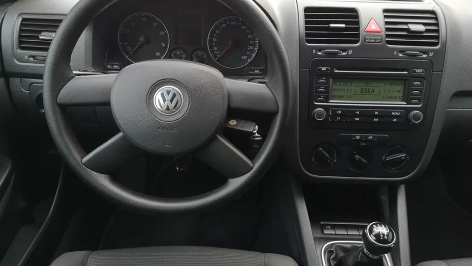 VOLKSWAGEN Golf -
