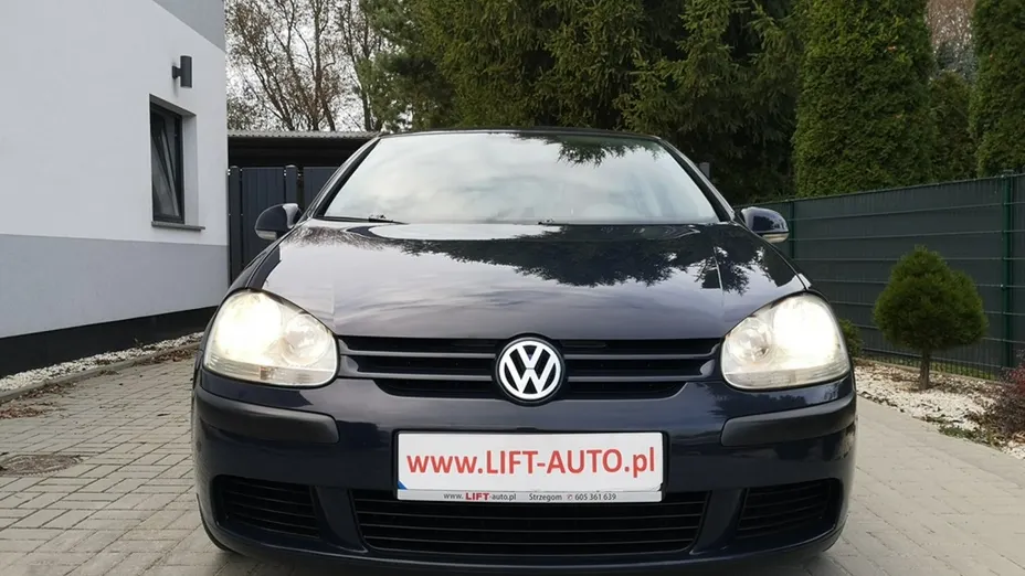VOLKSWAGEN Golf -