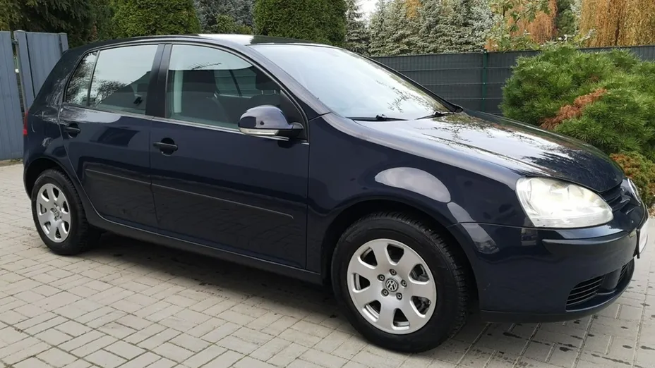 VOLKSWAGEN Golf -
