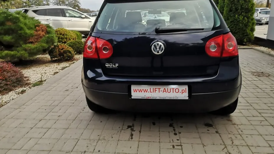 VOLKSWAGEN Golf -