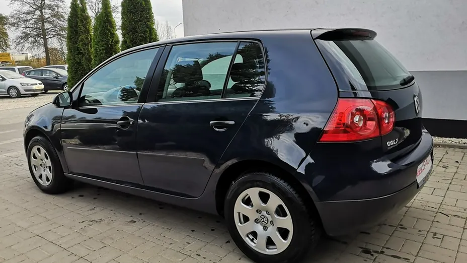 VOLKSWAGEN Golf -