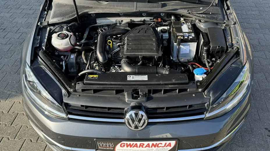 VOLKSWAGEN Golf -