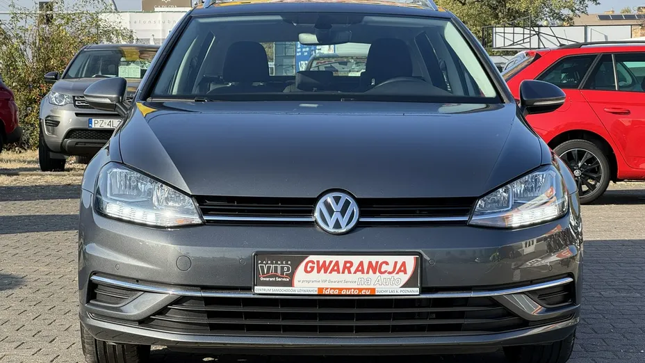VOLKSWAGEN Golf -