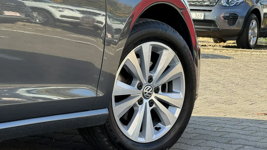 VOLKSWAGEN Golf -