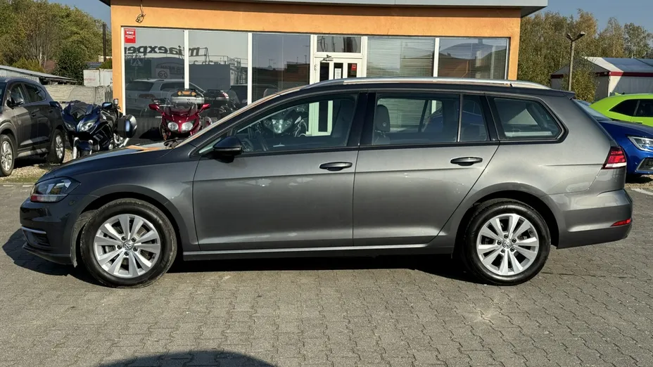 VOLKSWAGEN Golf -