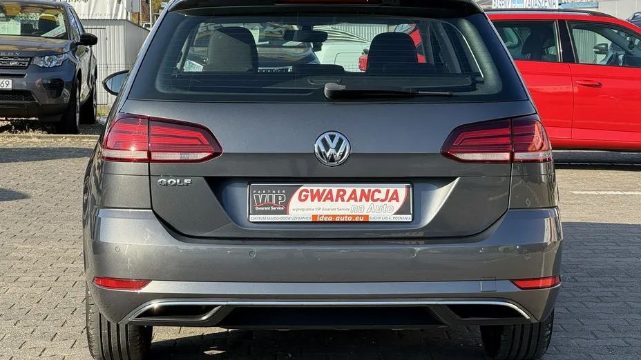 VOLKSWAGEN Golf -