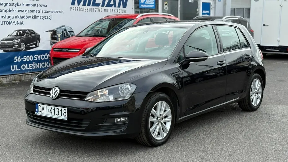 VOLKSWAGEN Golf -