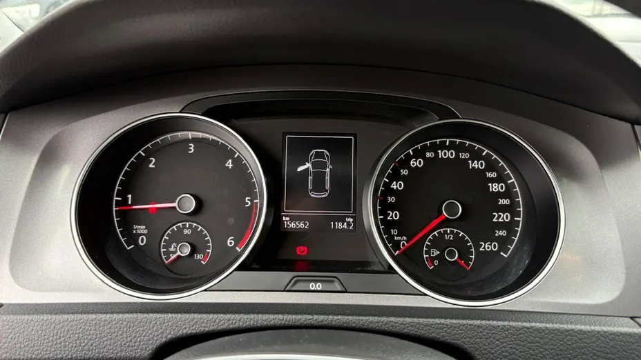VOLKSWAGEN Golf -